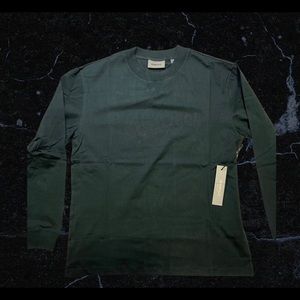 Fear of god essential black long sleeves shirt never worn, tags on